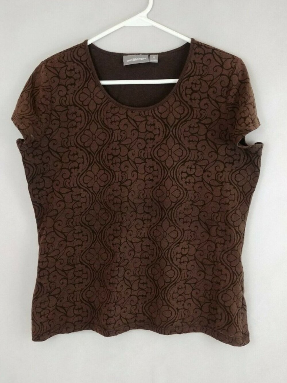 Croft & Barrow Cap Sleeve Shirt Brow With Floral Design Size Medium